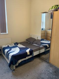 2 bedroom flat to rent, Raglan Road, Leeds LS6