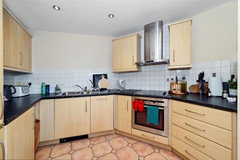 2 bedroom apartment to rent, Basin Approach, Limehouse E14