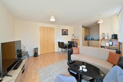 2 bedroom apartment to rent, Basin Approach, Limehouse E14