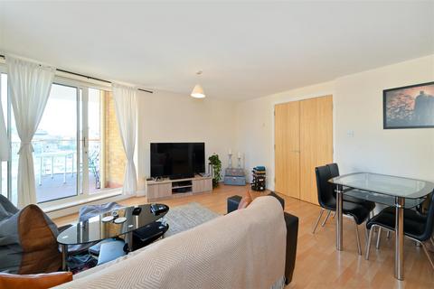 2 bedroom apartment to rent, Basin Approach, Limehouse E14