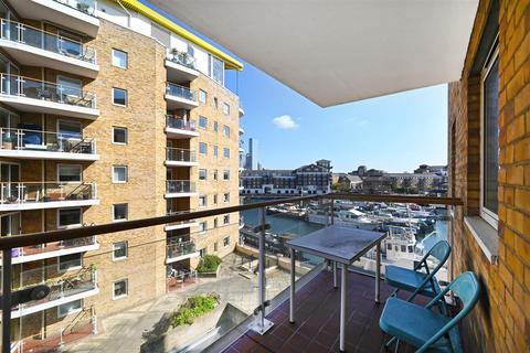 2 bedroom apartment to rent, Basin Approach, Limehouse E14