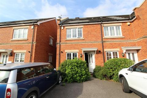 3 bedroom end of terrace house for sale, Derisley Close, Byfleet