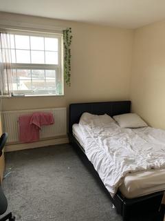 2 bedroom flat to rent, Raglan Road, Leeds LS6