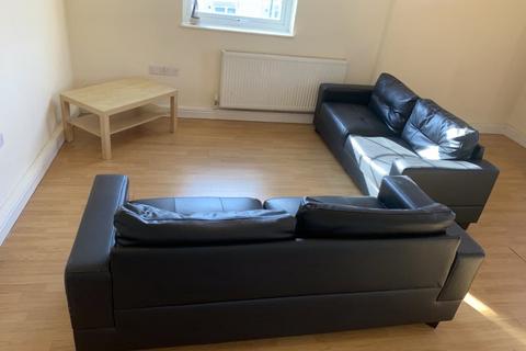 2 bedroom flat to rent, Raglan Road, Leeds LS6