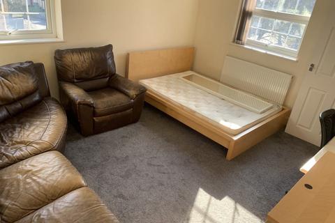 2 bedroom flat to rent, Raglan Road, Leeds LS6