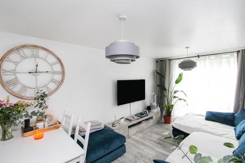 2 bedroom flat for sale, Commonwealth Drive, Crawley, West Sussex. RH10 1AR