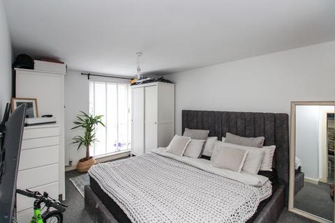 2 bedroom flat for sale, Commonwealth Drive, Crawley, West Sussex. RH10 1AR