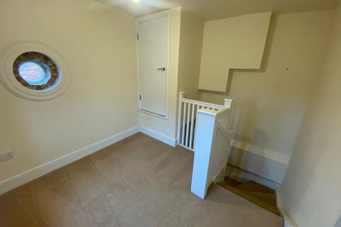 2 bedroom flat to rent, Long Acre, Bingham, Nottinghamshire, NG13