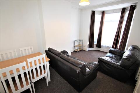 4 bedroom terraced house to rent, Margate Road