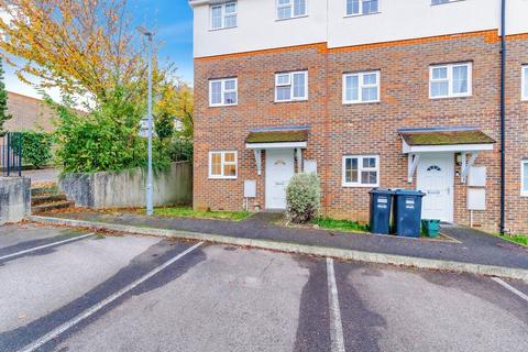 2 bedroom maisonette for sale, Stafford Rise, Caterham CR3