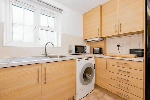 2 bedroom maisonette for sale, Stafford Rise, Caterham CR3