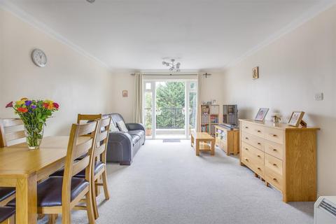 2 bedroom flat for sale, Queens Acre, High Wycombe HP13