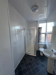 2 bedroom flat to rent, Dickson Road, Blackpool FY1