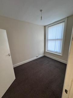 2 bedroom flat to rent, Dickson Road, Blackpool FY1