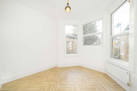 2 bedroom flat to rent, Bedford Hill, London SW12