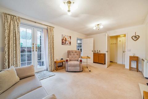 1 bedroom flat for sale, Oakmead Green, Epsom KT18