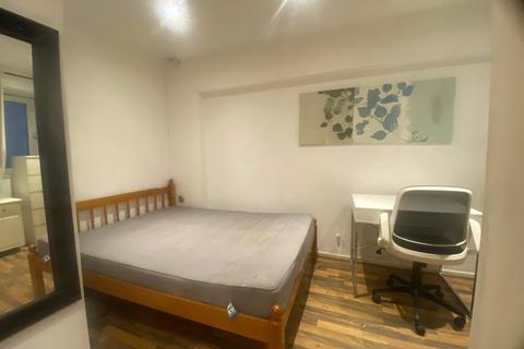 4 bedroom flat share to rent, Mellish Street, London, E14