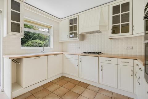 4 bedroom bungalow to rent, Pyrford Heath, Surrey GU22