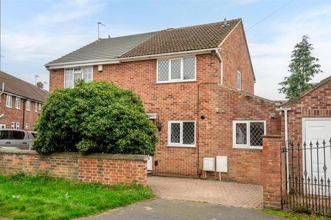 3 bedroom semi-detached house to rent, North Lane, York