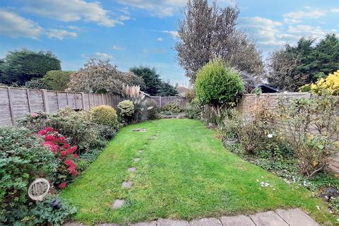 3 bedroom terraced house for sale, Goodhew Close, Yapton