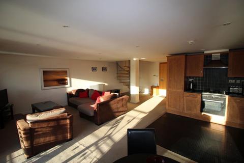 2 bedroom apartment to rent, Bonners Raff