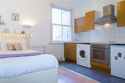 Studio to rent, Battersea Park Road, Battersea, SW11