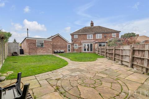 5 bedroom semi-detached house for sale, Queens Drive, Halesworth