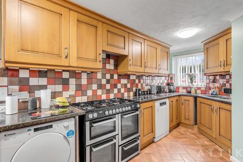 5 bedroom semi-detached house for sale, Queens Drive, Halesworth