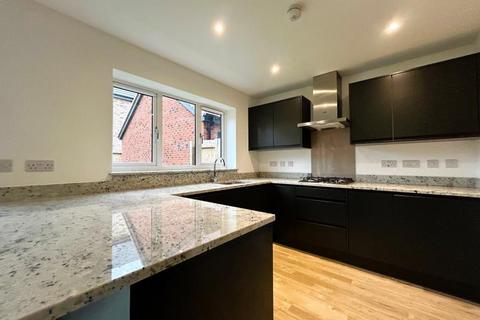 4 bedroom detached house to rent, Altay Gardens, Whitehouse Park