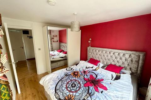 1 bedroom apartment to rent, Asylum Road, Peckham, SE15