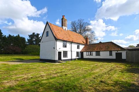 2 bedroom semi-detached house to rent, Halesworth