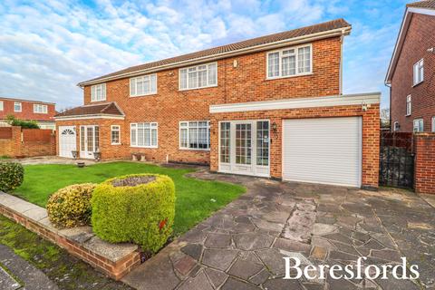 10 Tadlows Close, Upminster, RM14 2BD