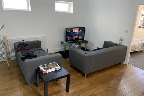 2 bedroom apartment to rent, Leeds LS2