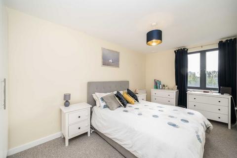 2 bedroom flat for sale, Gunnersbury Lane, London W3