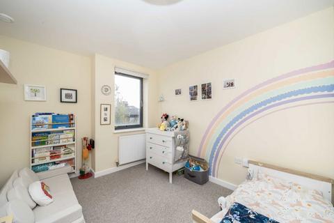 2 bedroom flat for sale, Gunnersbury Lane, London W3