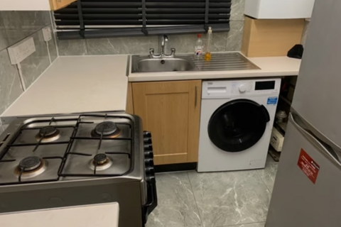 Studio to rent, Dockland Street, London, E16