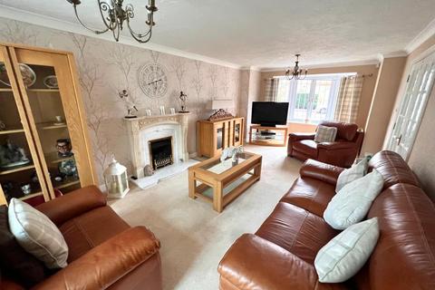 25 Camelot Way, Northampton, NN5 4BG