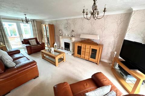 25 Camelot Way, Northampton, NN5 4BG