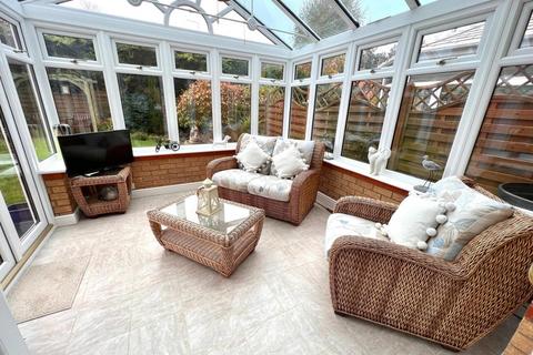 25 Camelot Way, Northampton, NN5 4BG