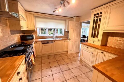 25 Camelot Way, Northampton, NN5 4BG