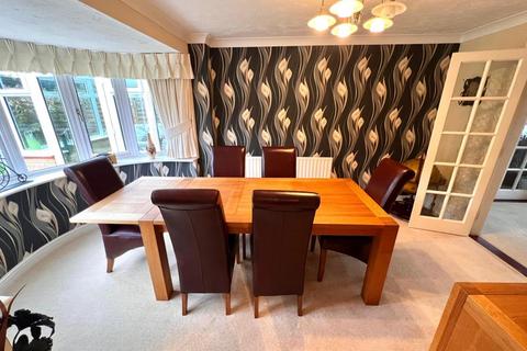 25 Camelot Way, Northampton, NN5 4BG