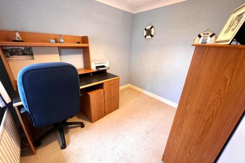 25 Camelot Way, Northampton, NN5 4BG