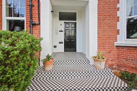 2 bedroom apartment to rent, Seabrook Road, Hythe