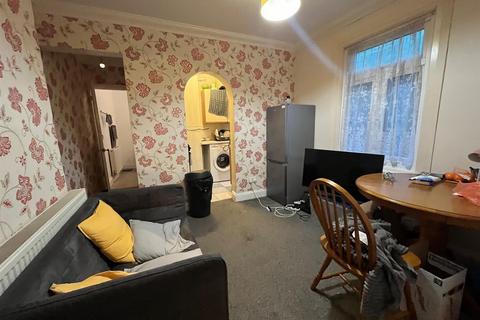 2 bedroom flat to rent, Bear Road, Brighton