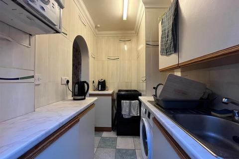 2 bedroom flat to rent, Bear Road, Brighton