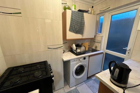 2 bedroom flat to rent, Bear Road, Brighton