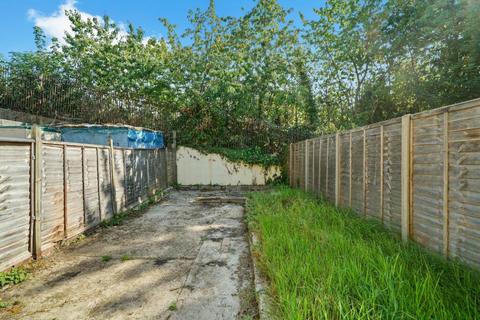 15 Bridge Road, London, NW10 9DG