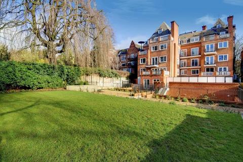 3 bedroom flat to rent, Fitzjohns Avenue, London NW3