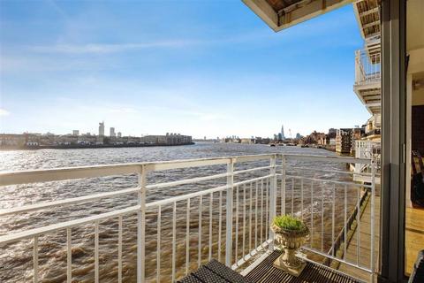 2 bedroom flat for sale, Narrow Street, London E14