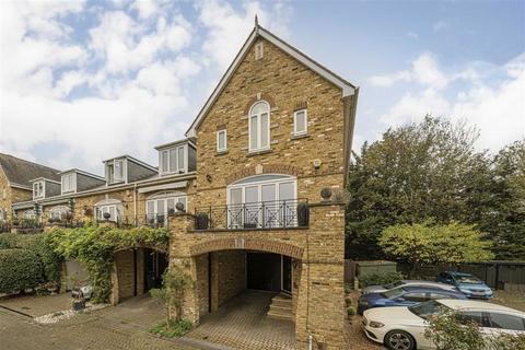 2 bedroom house for sale, Swan Walk, Shepperton TW17